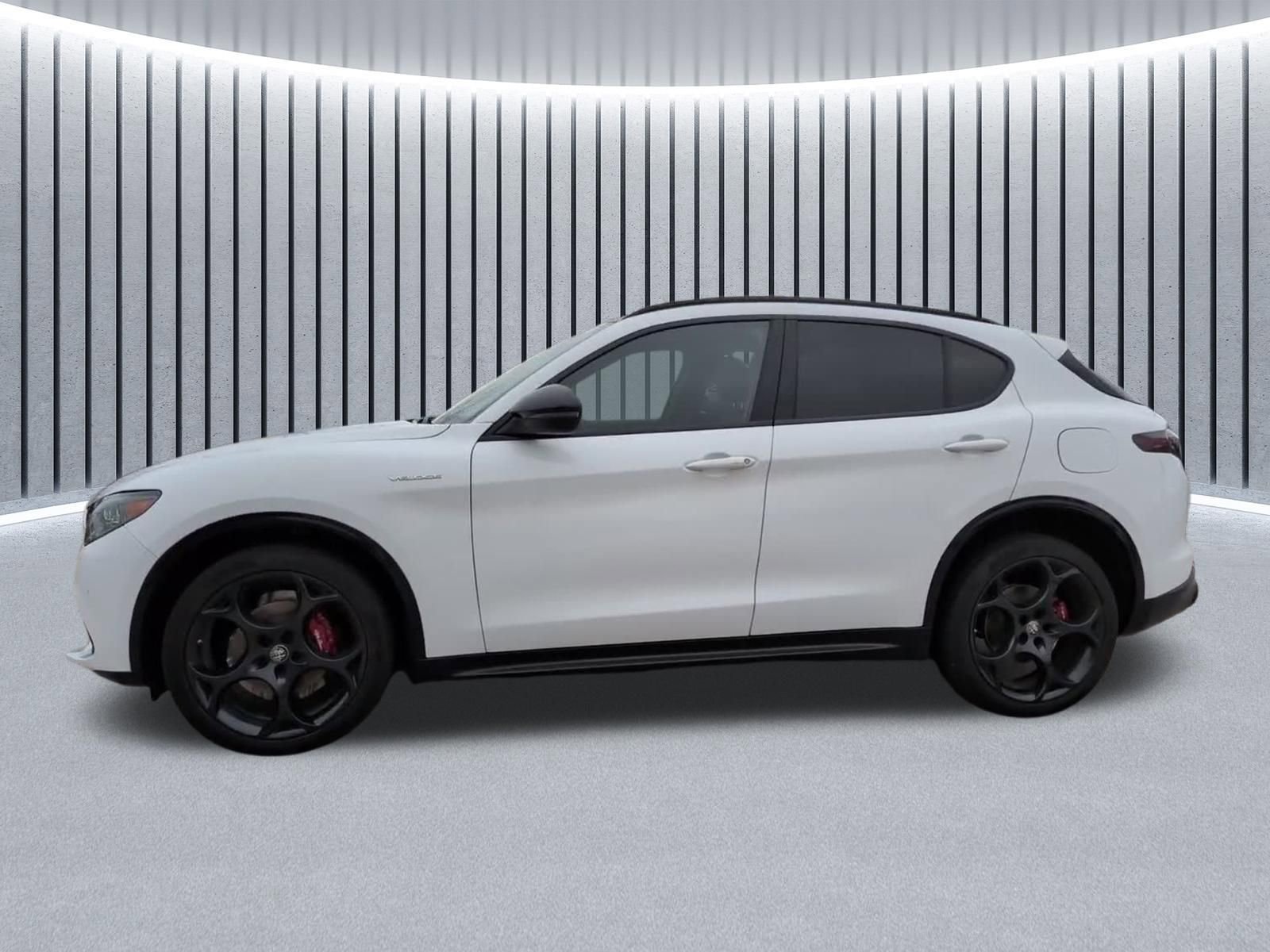 Used 2024 Alfa Romeo Stelvio Veloce image 14