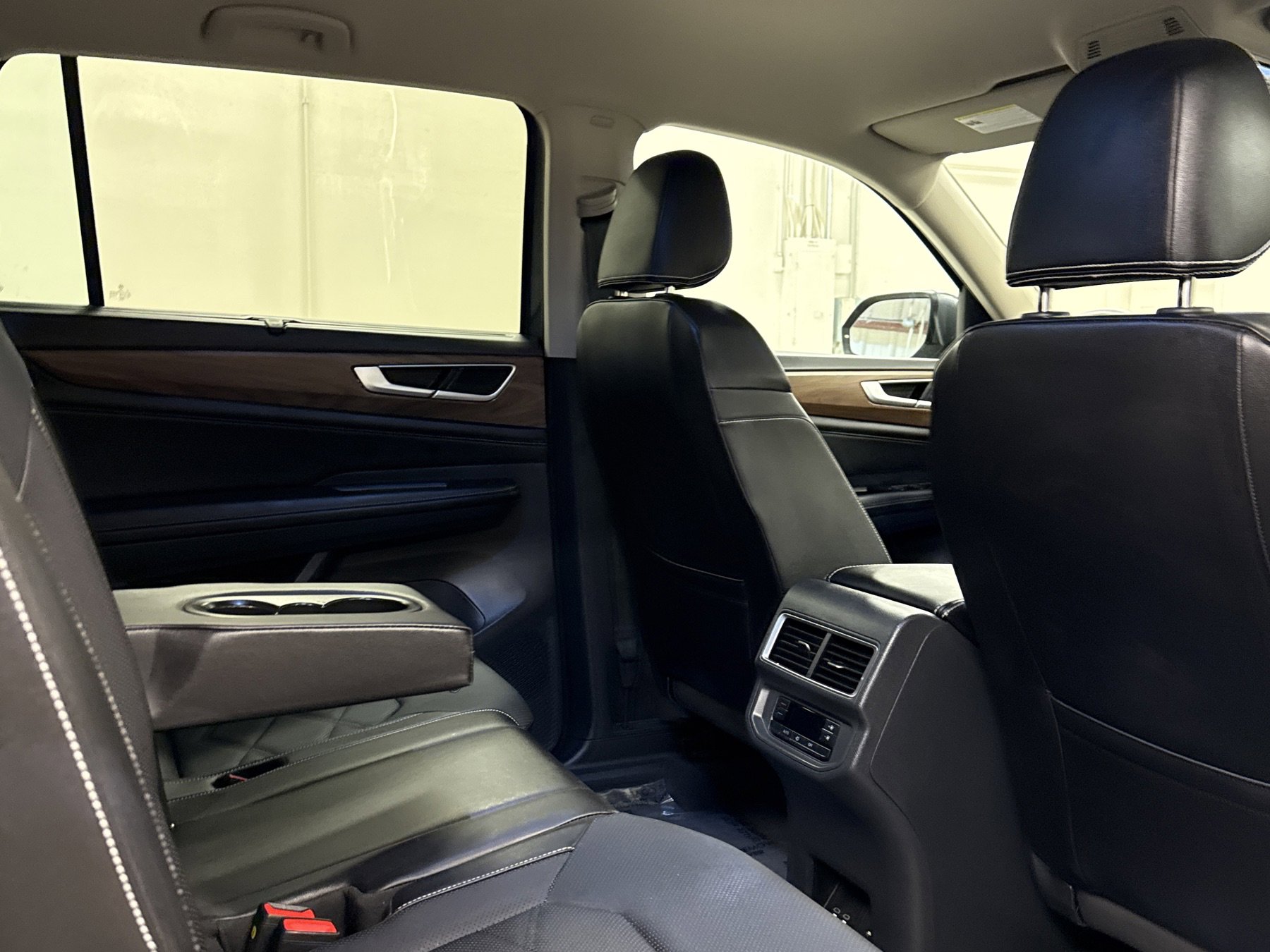 Used 2024 Volkswagen Atlas SE w/ Black Wheel Package image 22