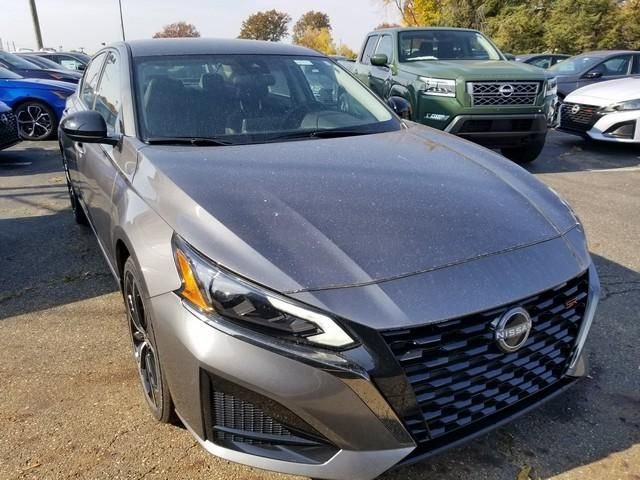 New 2025 Nissan Altima 2.5 SR image 6