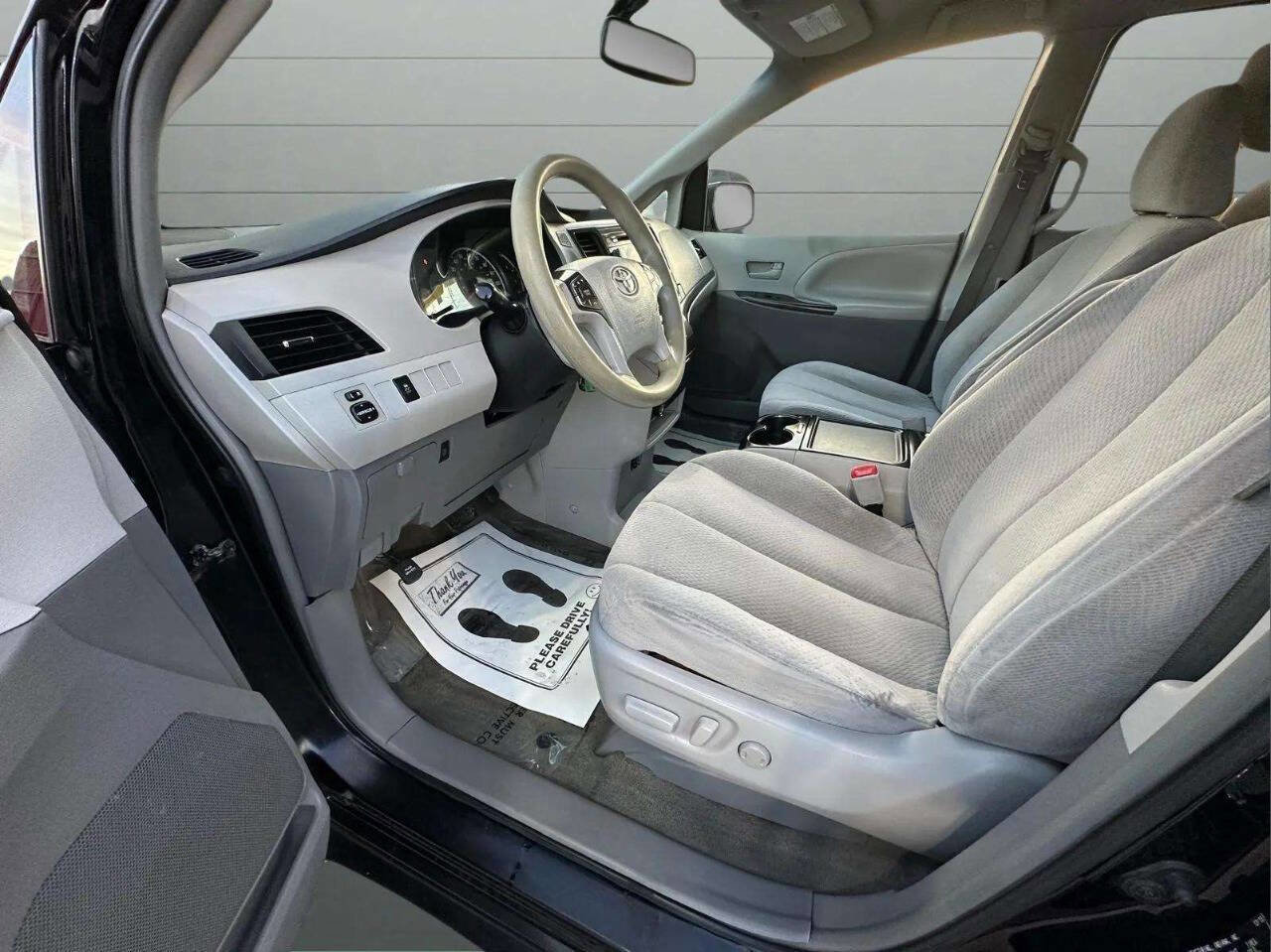 Used 2014 Toyota Sienna LE image 9