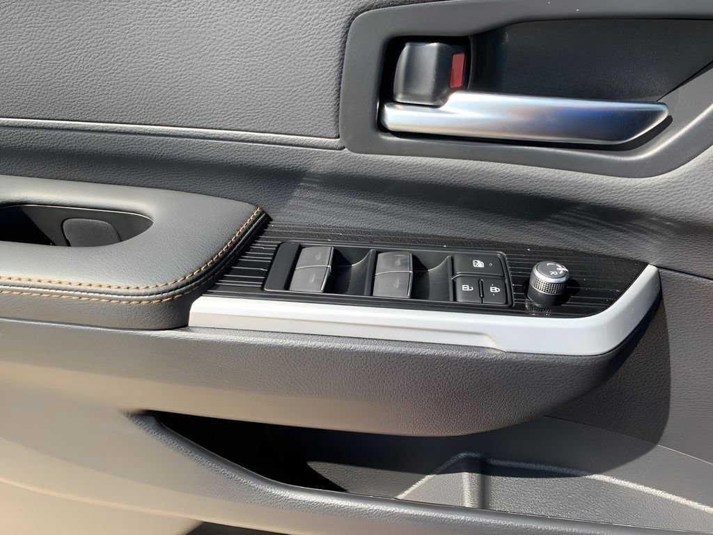 Used 2025 Toyota Sienna XLE Woodland Edition image 11