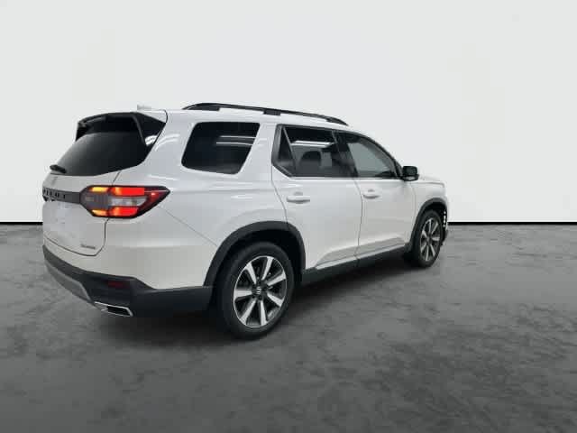 Certified 2025 Honda Pilot Touring image 4