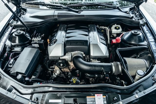 Used 2010 Chevrolet Camaro SS w/ LPO, Ground Effects Package RWD image 2
