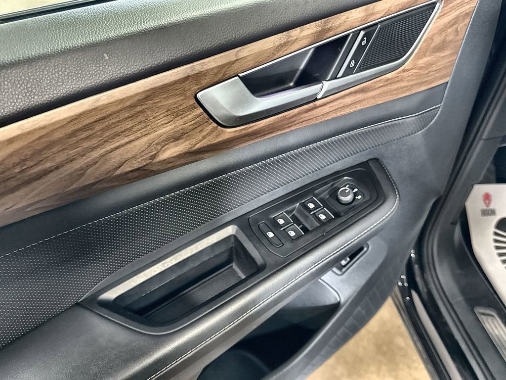 Used 2025 Volkswagen Atlas SE image 14