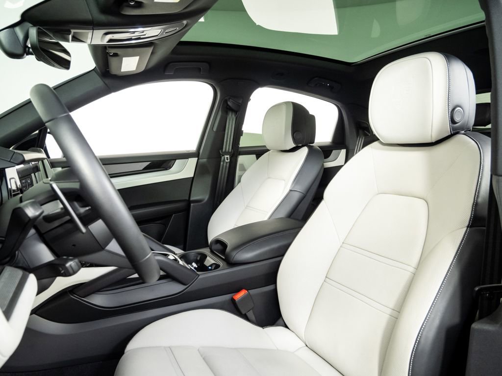 Certified 2025 Porsche Cayenne Coupe w/ Premium Package Plus image 5