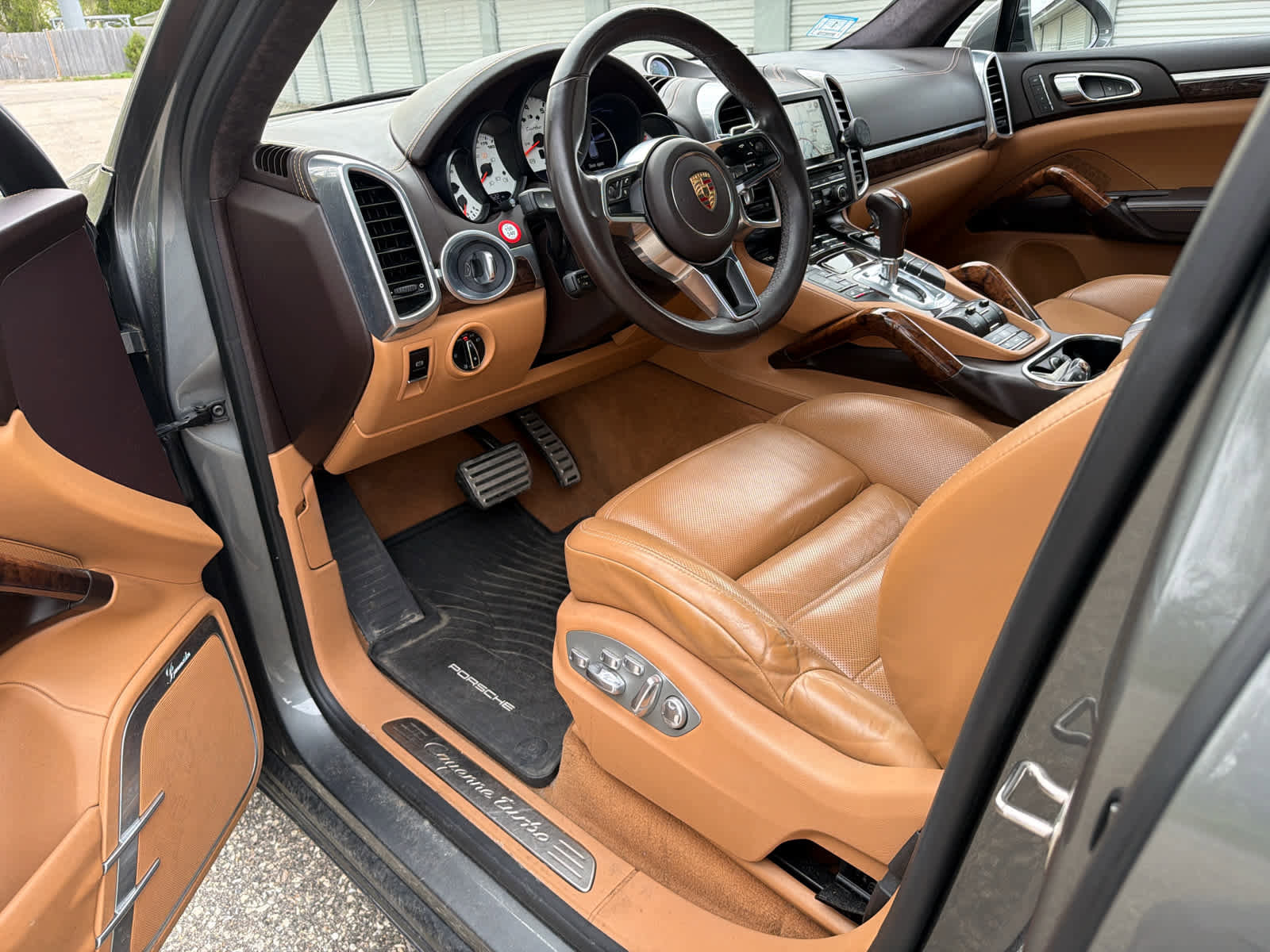 Used 2015 Porsche Cayenne Turbo AWD/4WD image 9