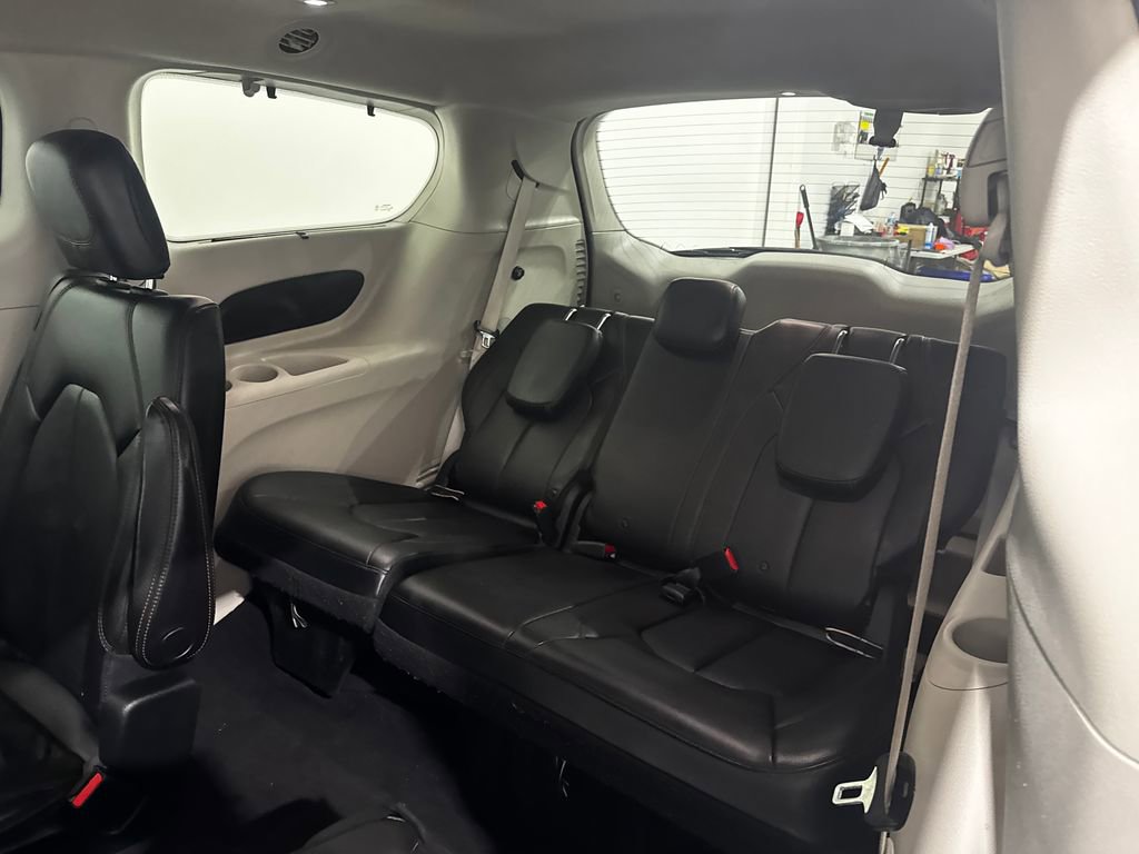 Used 2020 Chrysler Pacifica Touring-L FWD image 20