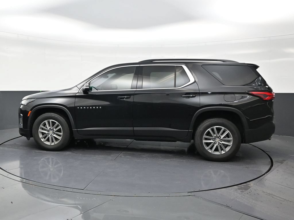 Used 2023 Chevrolet Traverse LT FWD image 2