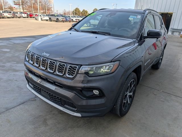 Used 2024 Jeep Compass Limited image 34