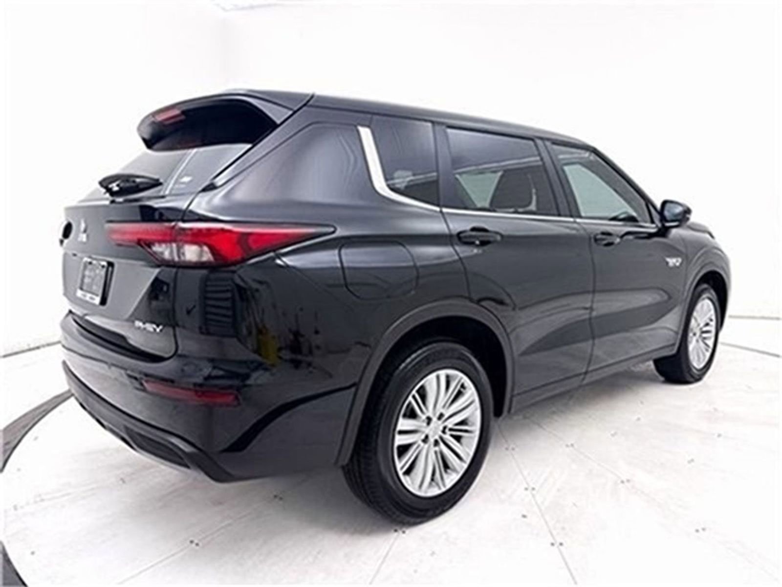 New 2025 Mitsubishi Outlander ES image 12