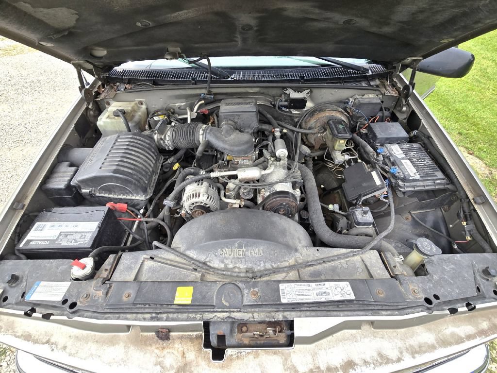 Used 1999 GMC Suburban 4WD w/ Marketing Opt Pkg 2 image 24