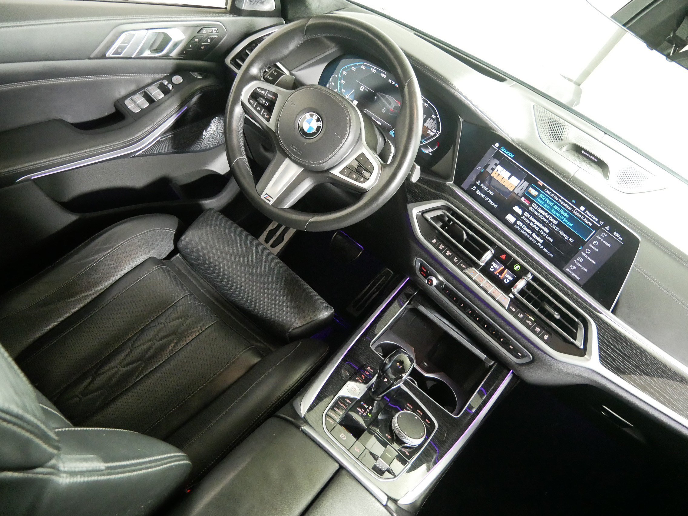 Used 2020 BMW X7 M50i w/ Dynamic Handling Package AWD/4WD image 9