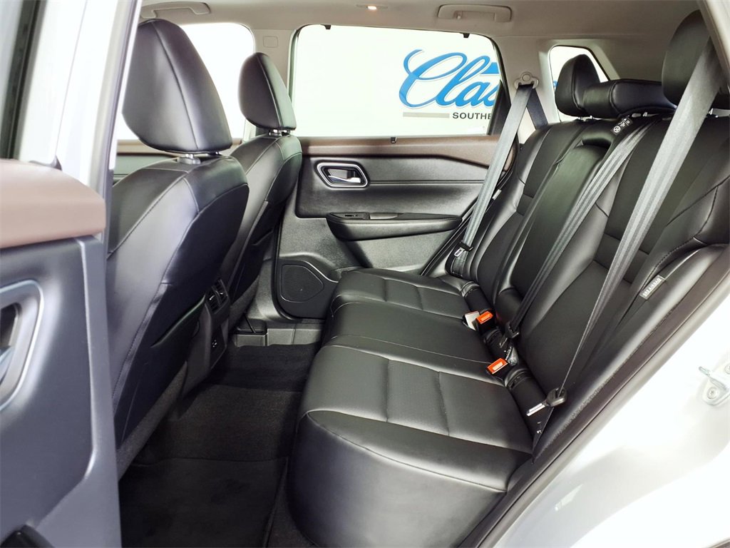 Used 2021 Nissan Rogue SV w/ Premium Package image 8