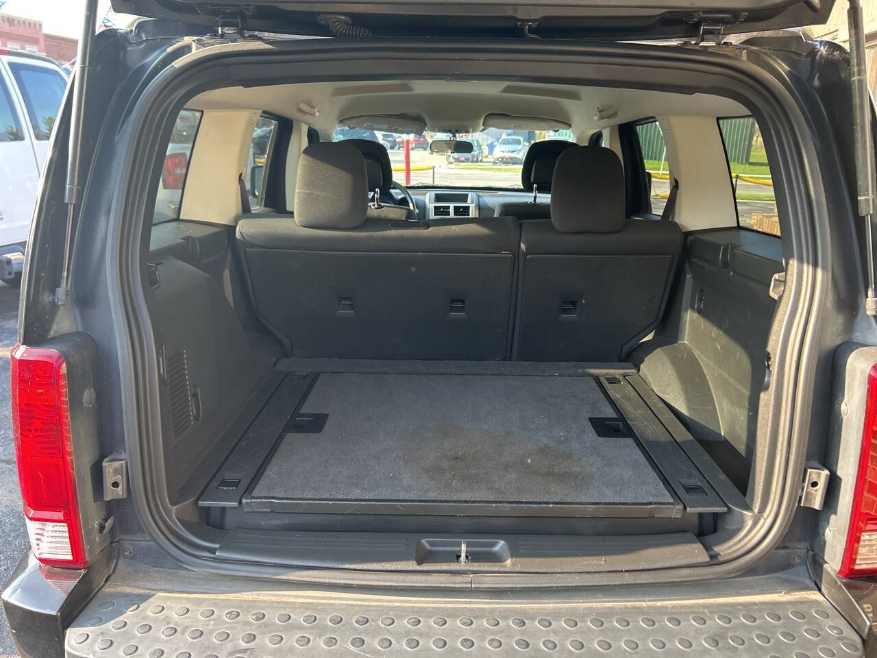 Used 2011 Dodge Nitro Heat AWD/4WD image 16