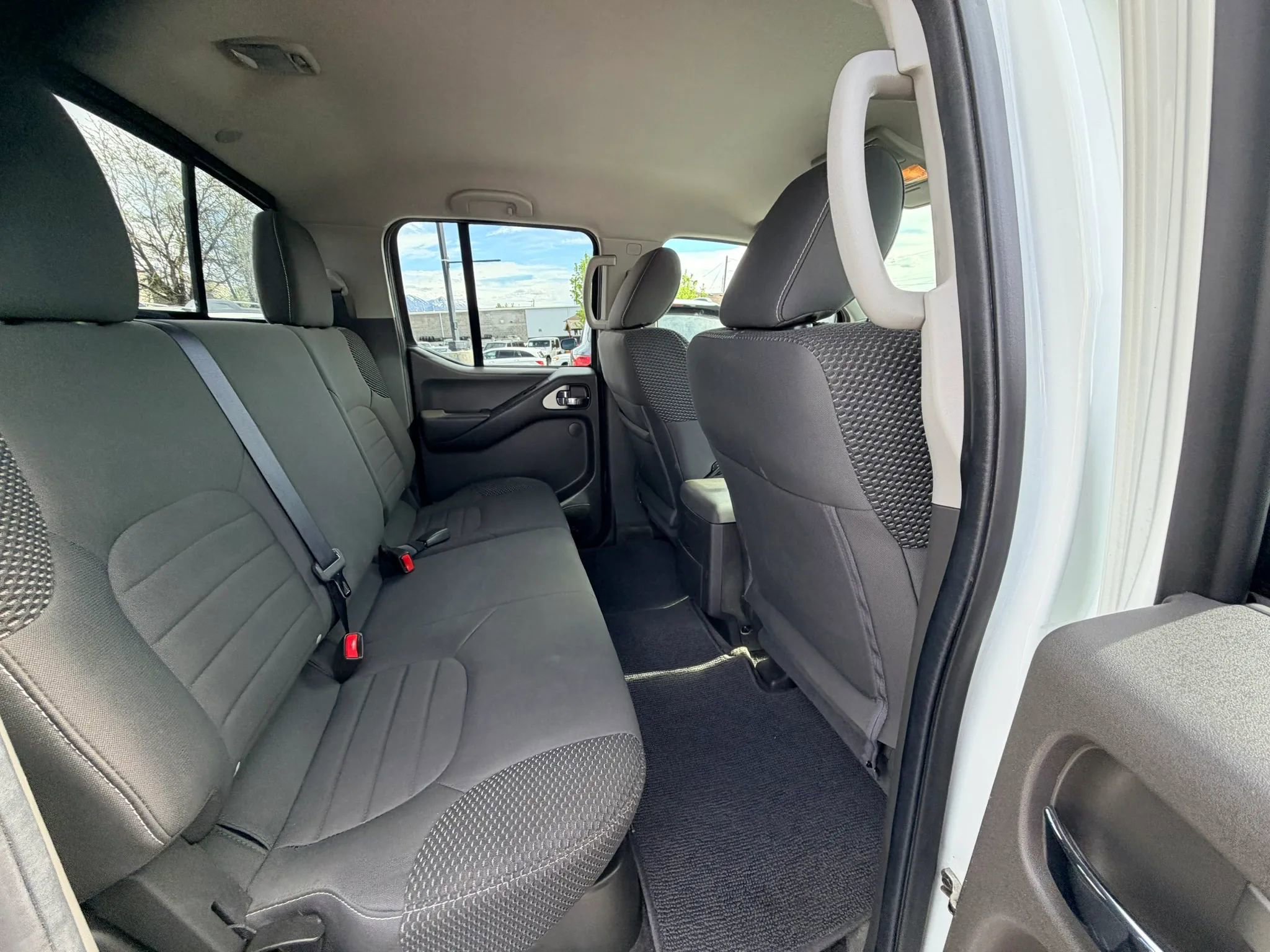 Used 2018 Nissan Frontier PRO-4X image 17