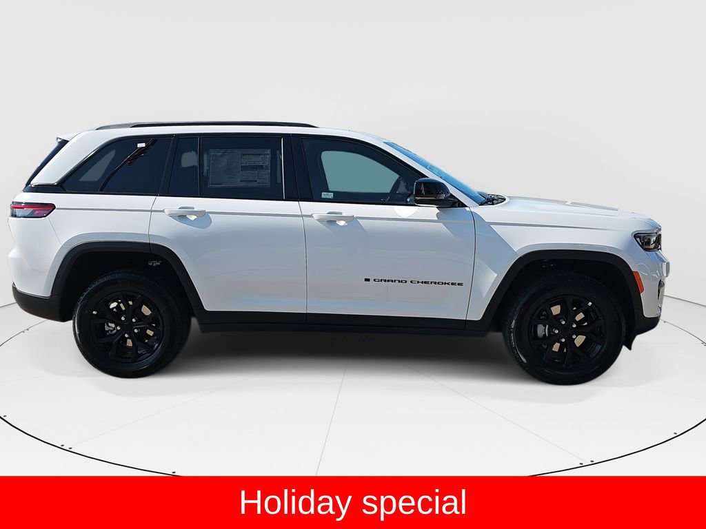 New 2025 Jeep Grand Cherokee Altitude image 2