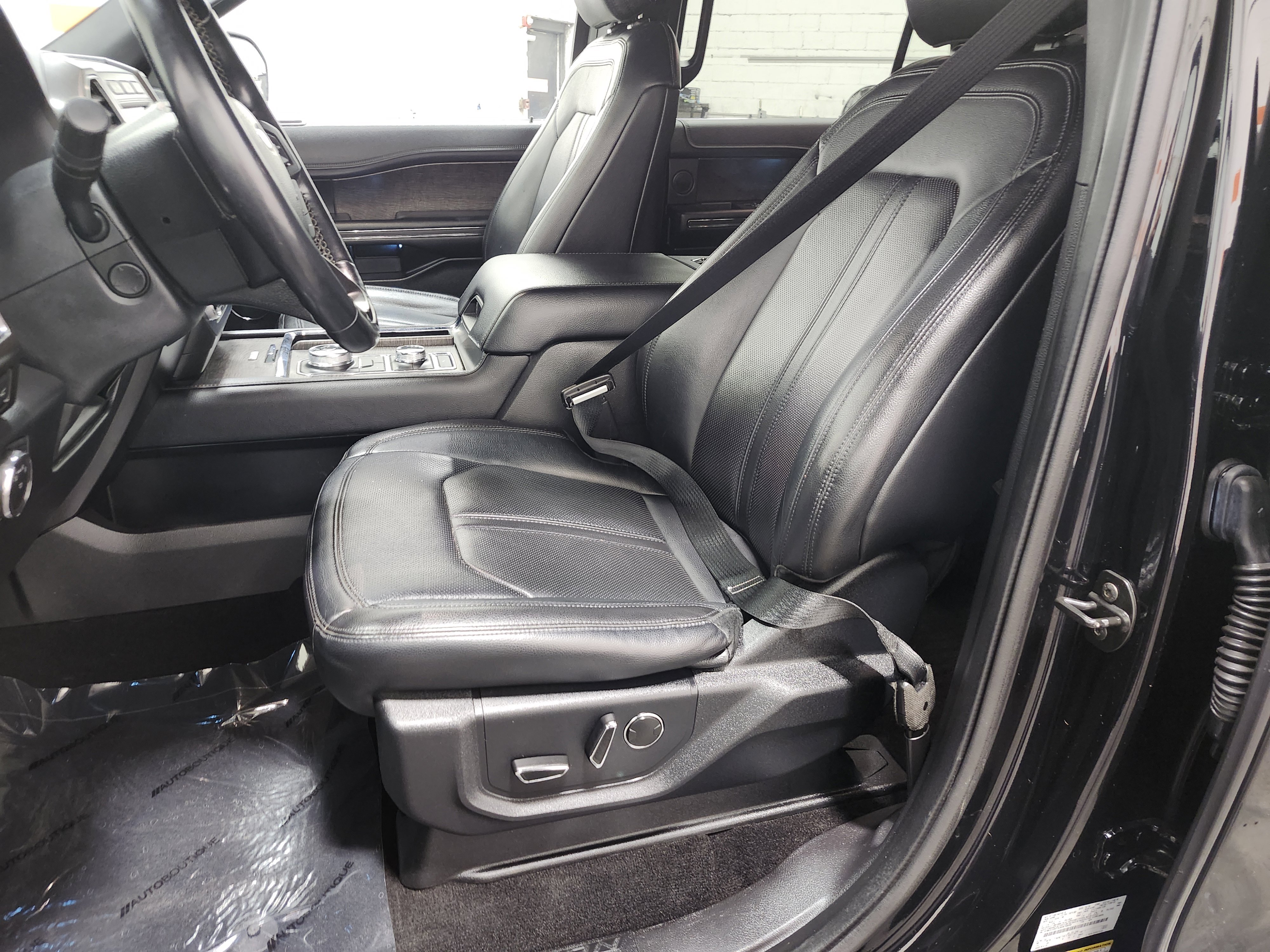 Used 2018 Ford Expedition Limited AWD/4WD image 26