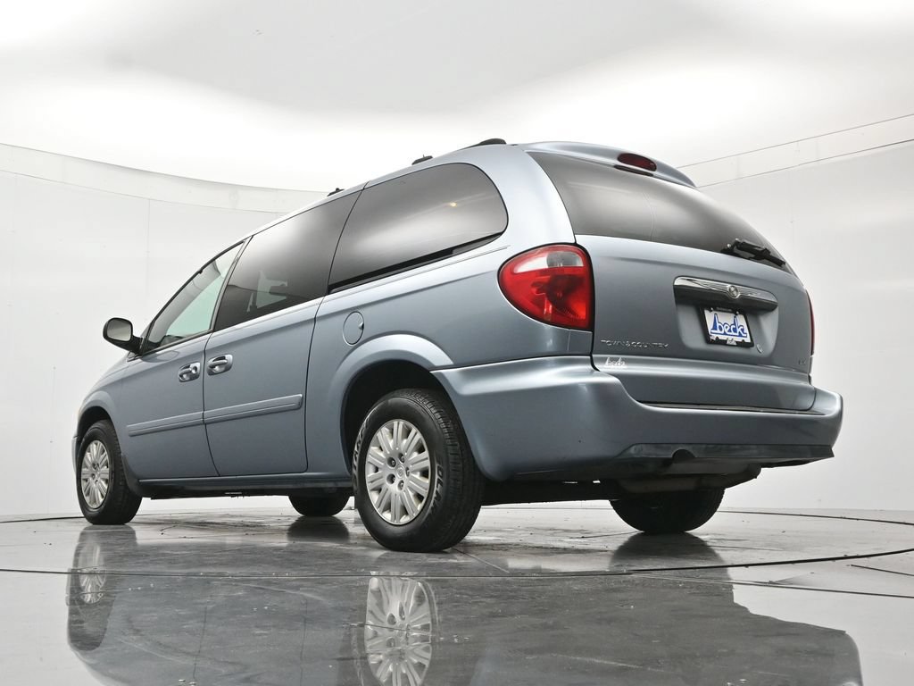 Used 2005 Chrysler Town & Country LX w/ Popular Equipment Group II FWD image 40