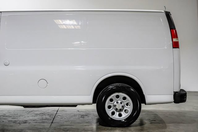 Used 2009 Chevrolet Express 1500 image 26