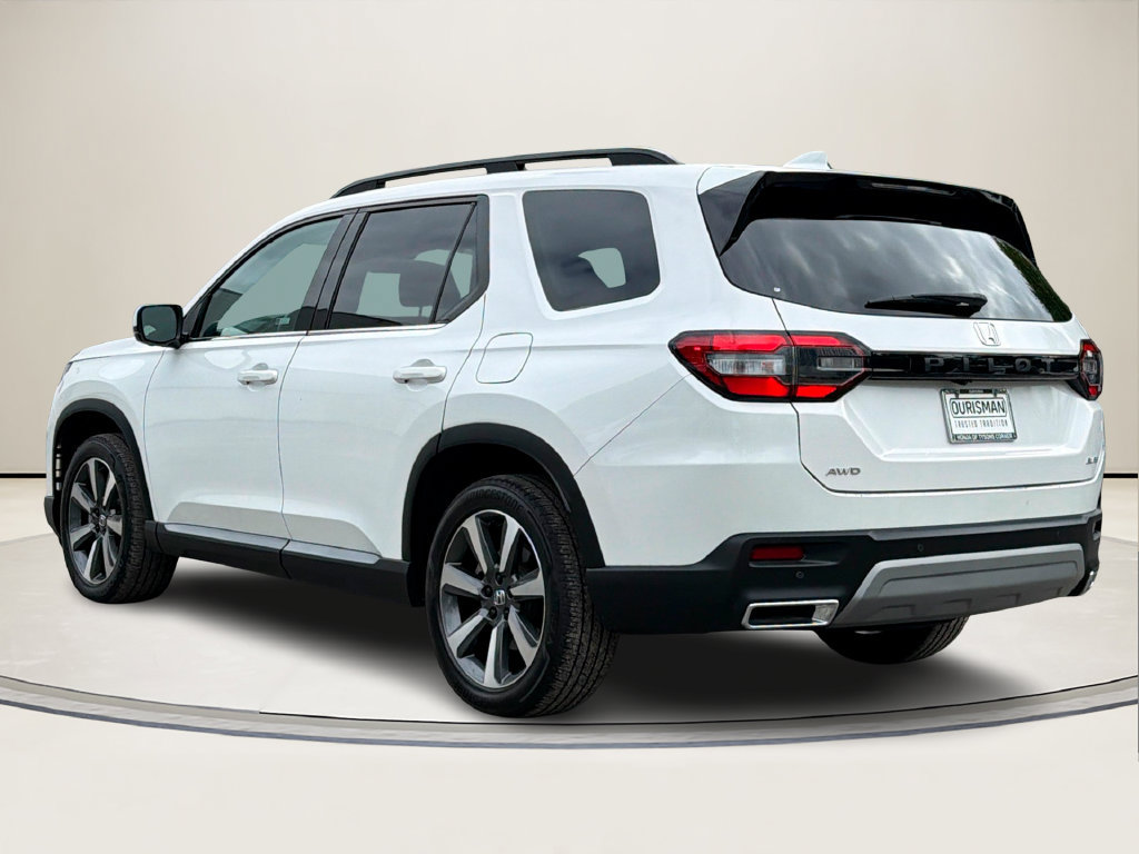 Used 2025 Honda Pilot Elite image 3
