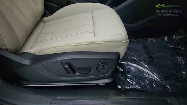 Used 2024 Audi Q4 e-tron Prestige AWD/4WD image 25