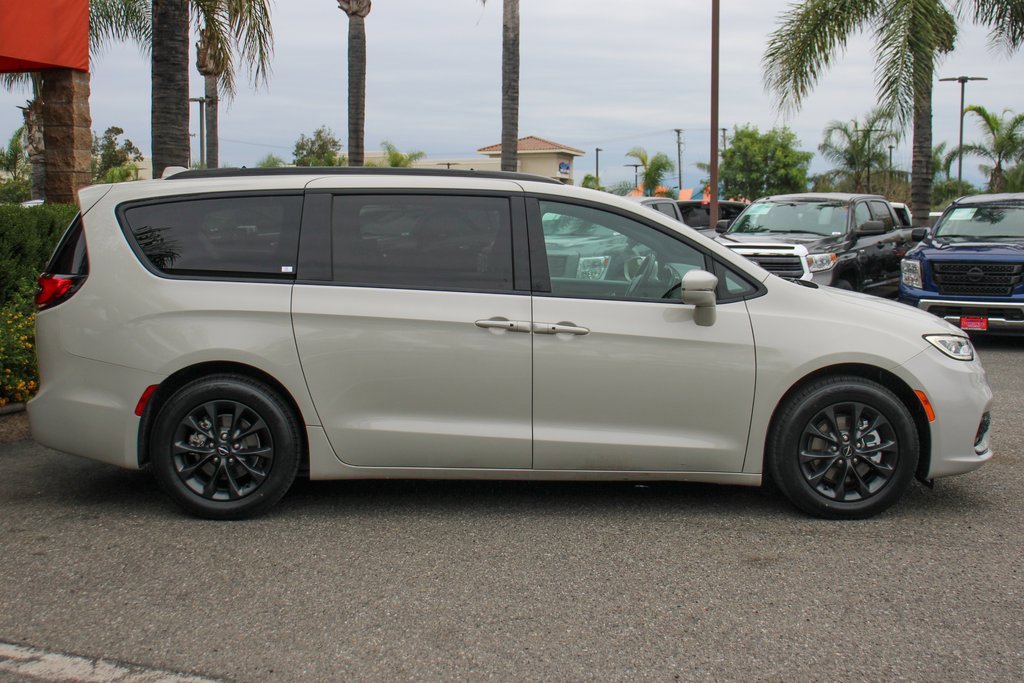 Used 2021 Chrysler Pacifica Touring w/ S Appearance Package image 13