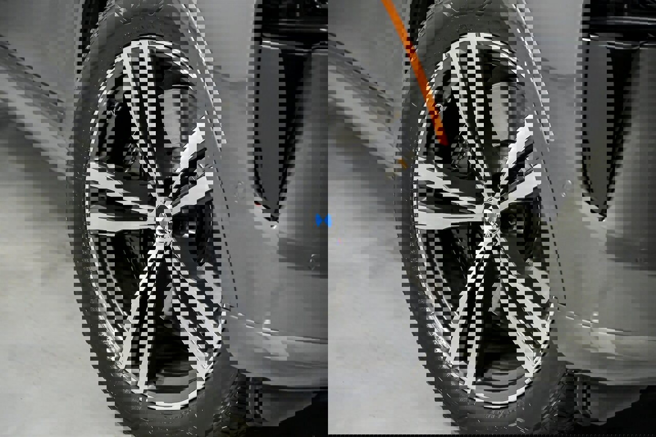 Used 2023 BMW X7 xDrive40i w/ M Sport Package image 4