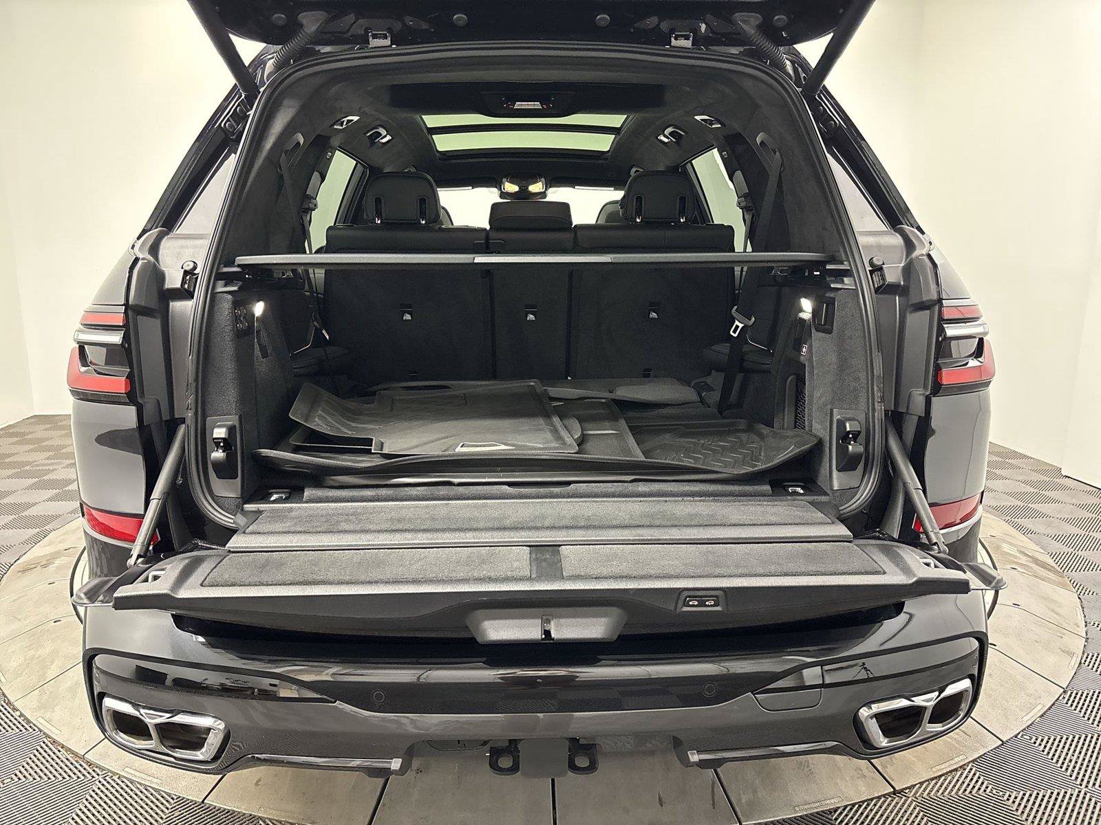 Used 2024 BMW X7 M60i AWD/4WD image 21