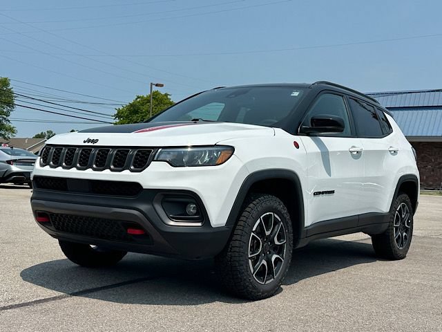 Used 2025 Jeep Compass Trailhawk AWD/4WD image 1