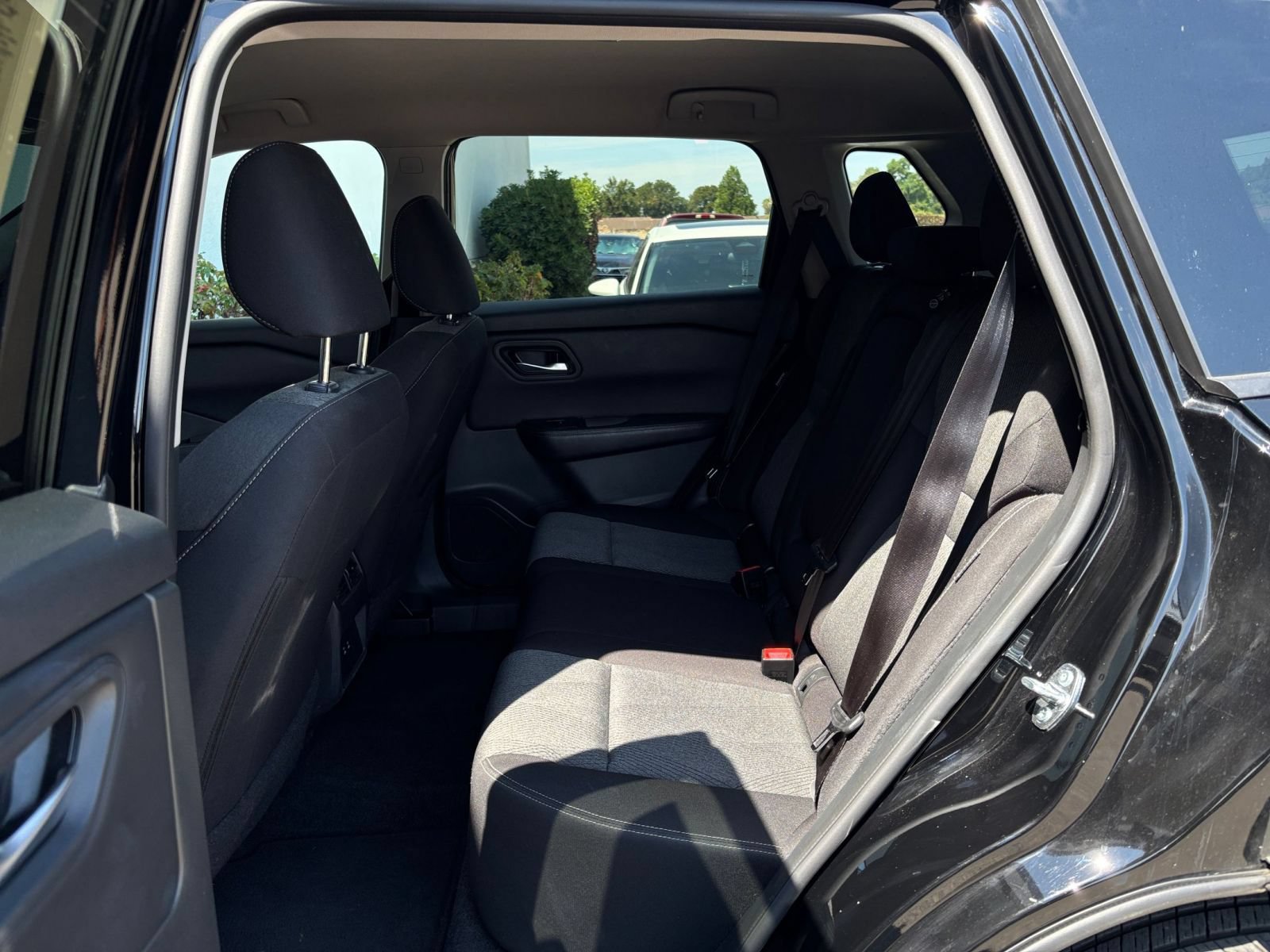 Used 2025 Nissan Rogue SV FWD image 27