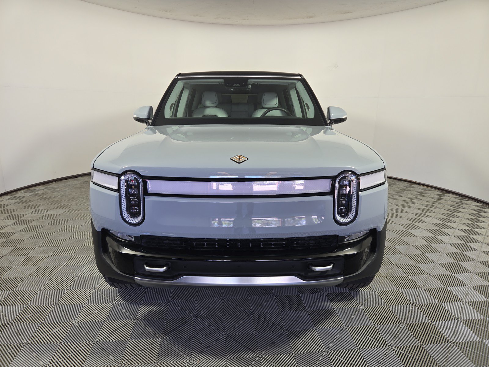 Used 2024 Rivian R1S Adventure AWD/4WD image 8