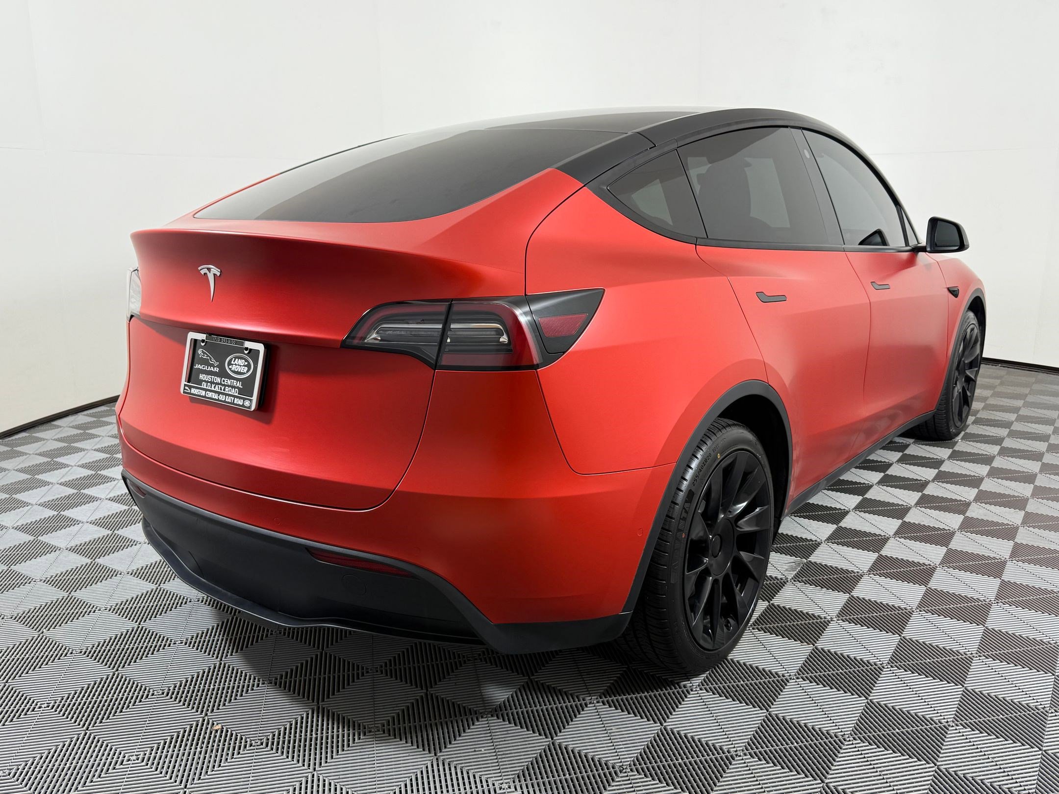 Used 2022 Tesla Model Y Long Range image 10