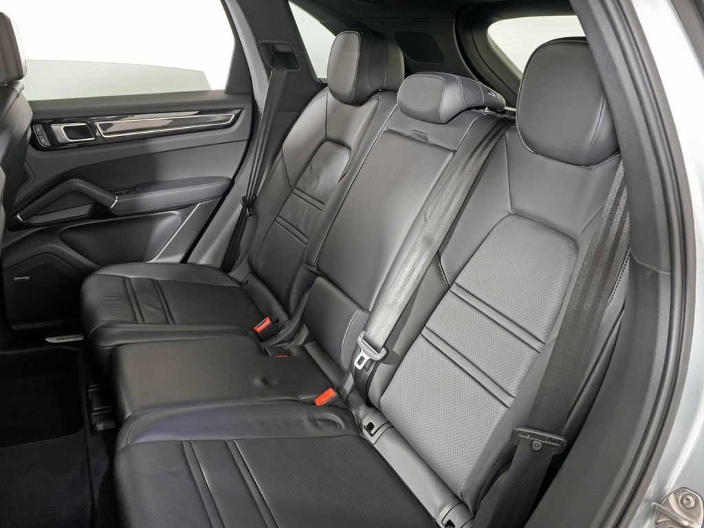Certified 2023 Porsche Cayenne AWD/4WD image 36