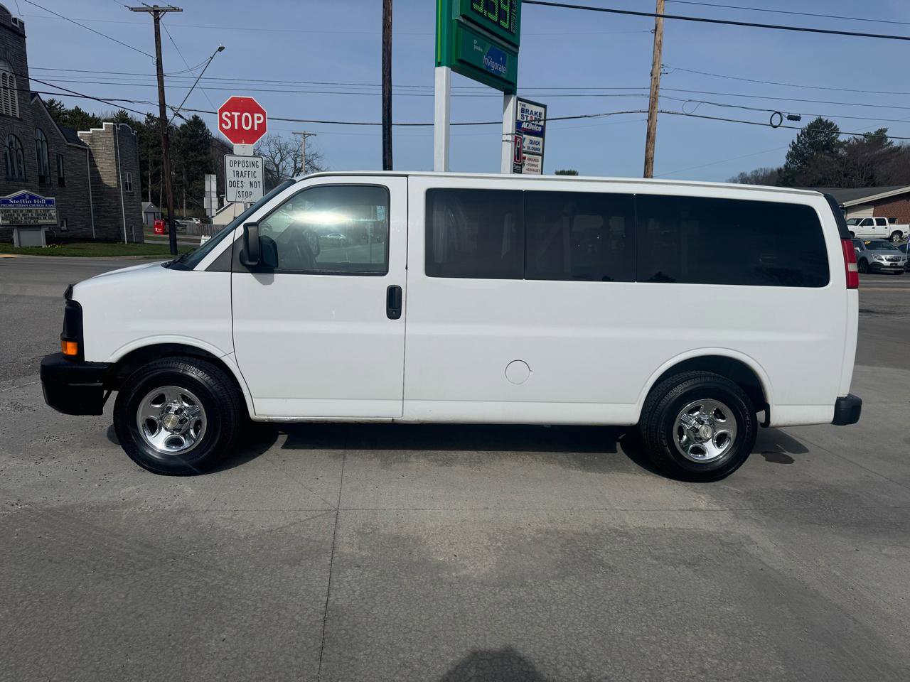 Used 2007 Chevrolet Express 1500 AWD Passenger w/ Power and Light Package image 2