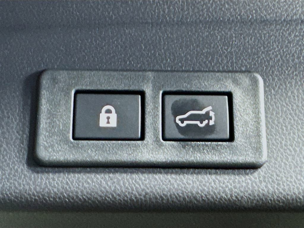 Used 2023 Subaru Ascent Touring image 32