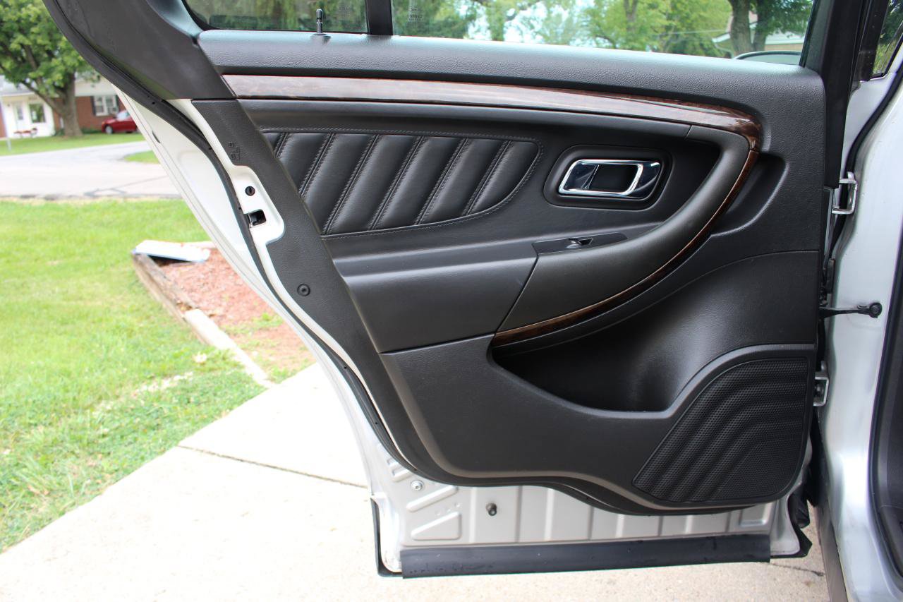 Used 2019 Ford Taurus Limited FWD image 31