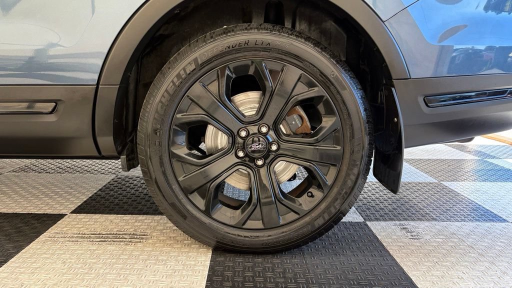 Used 2019 Ford Explorer Sport w/ Equipment Group 401A AWD/4WD image 13