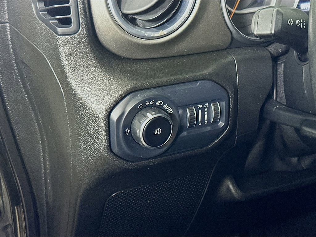 Used 2018 Jeep Wrangler Unlimited Sahara AWD/4WD image 21