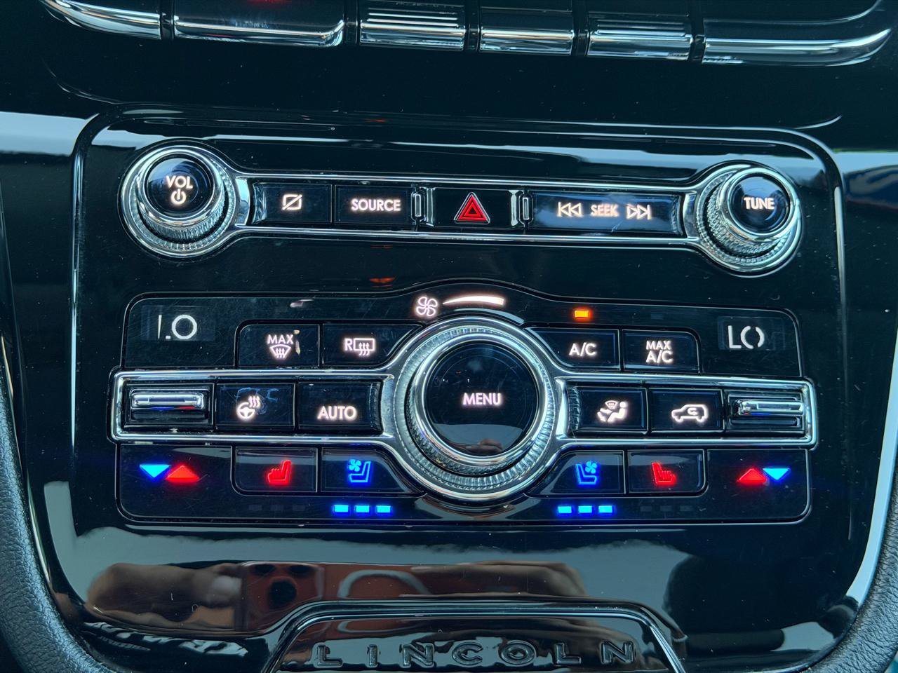 Used 2020 Lincoln Corsair AWD w/ Premium Package image 29
