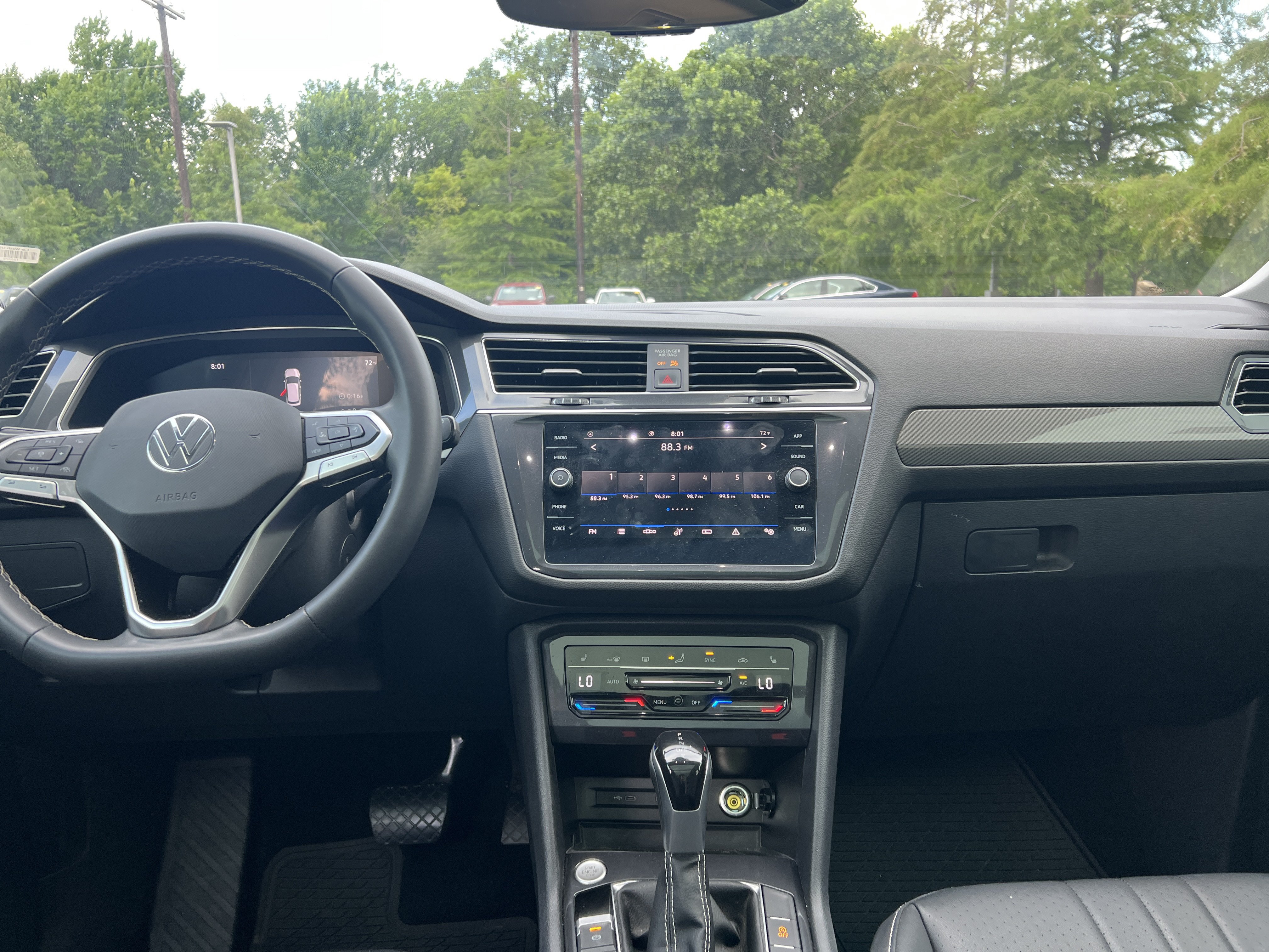 Certified 2023 Volkswagen Tiguan SE w/ Panoramic Sunroof Package FWD image 27