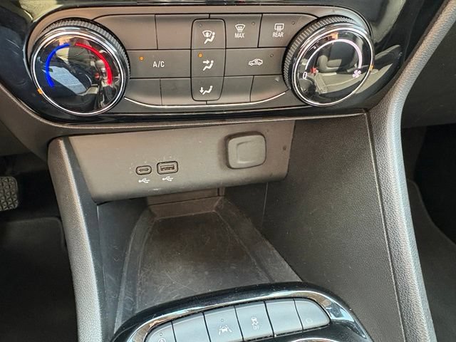 Used 2024 Buick Encore GX Sport Touring FWD image 31