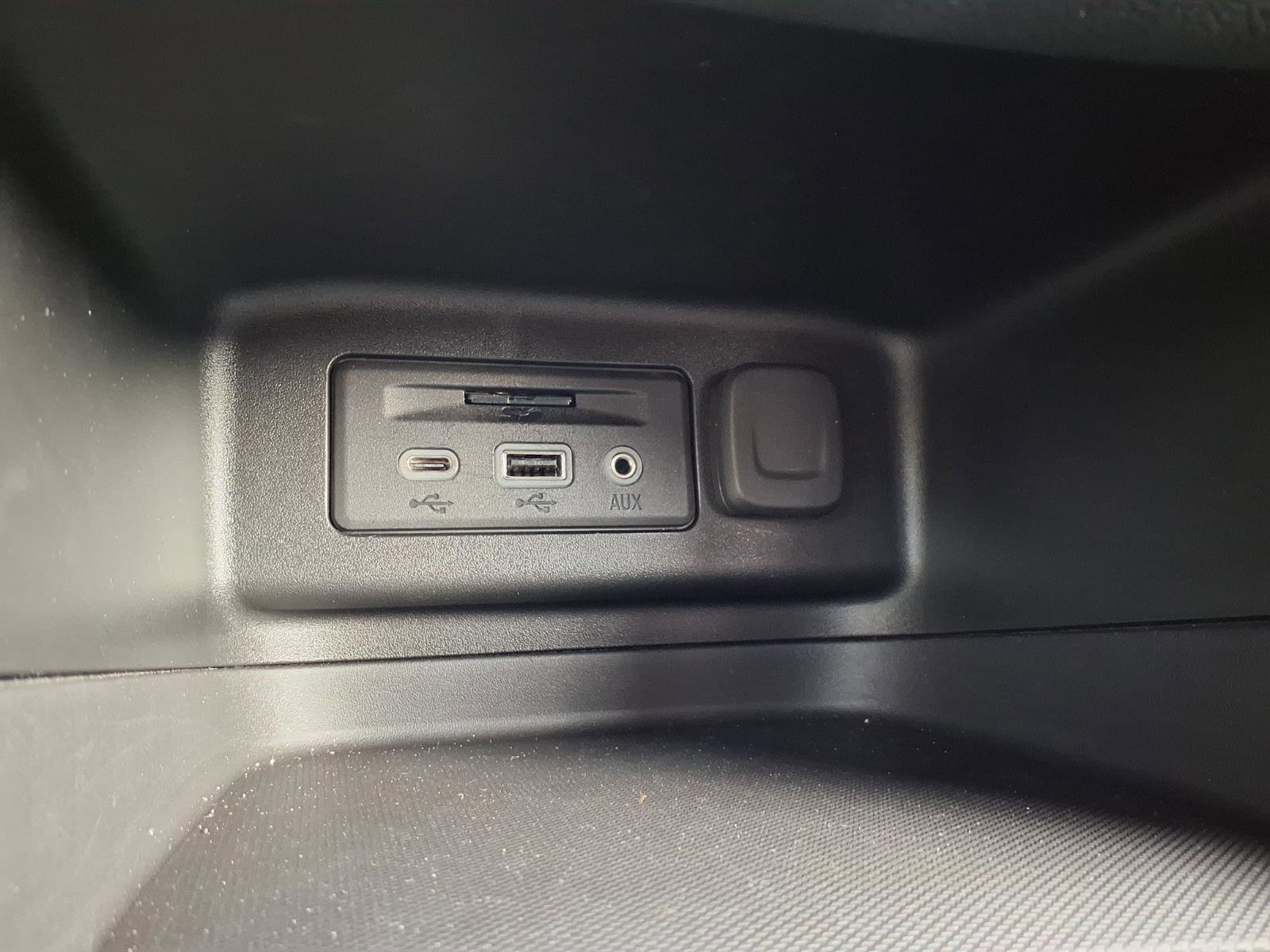 Used 2020 Chevrolet Equinox LT w/ Sport Edition image 21