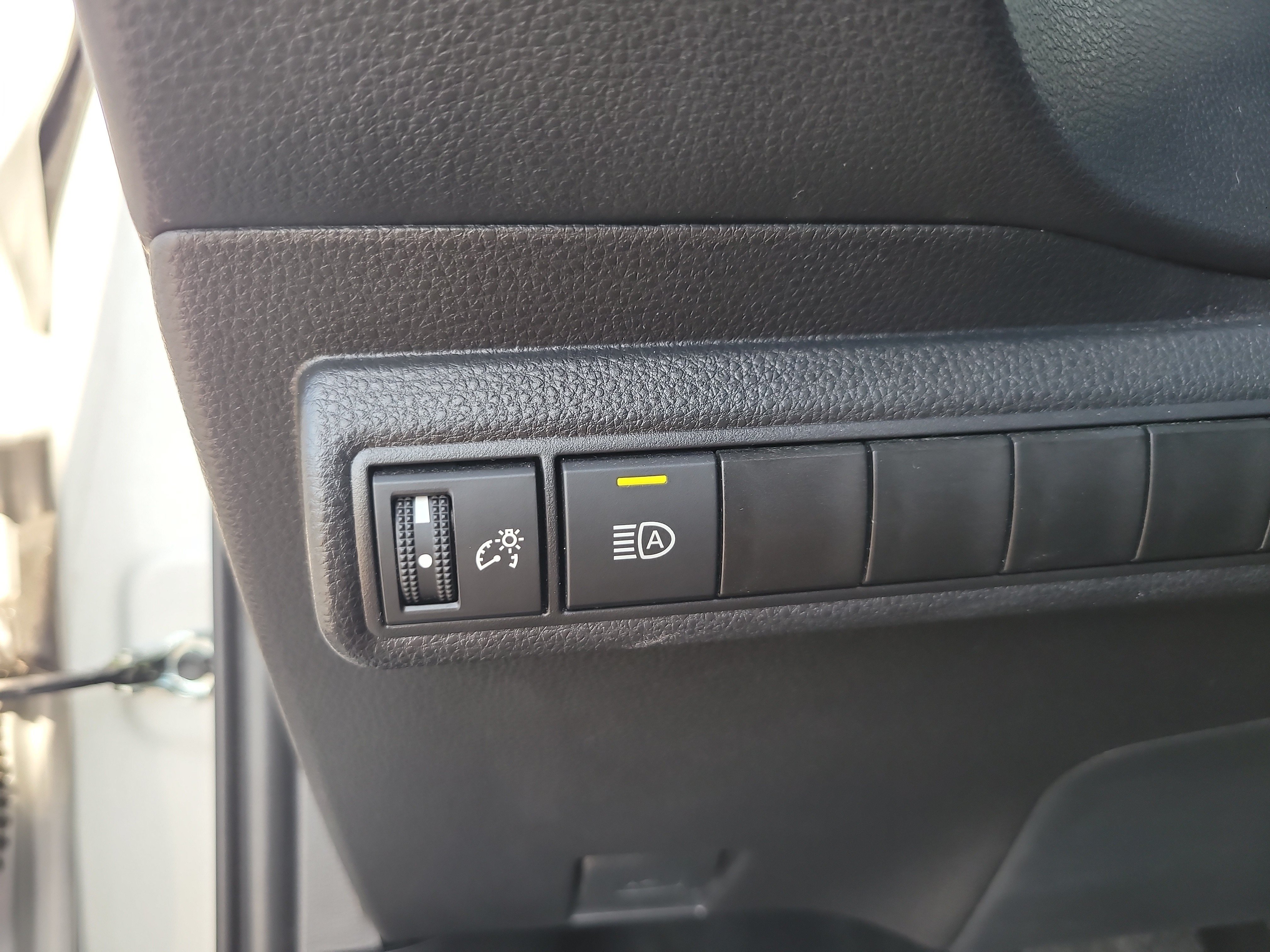 Used 2025 Toyota Corolla LE FWD image 31