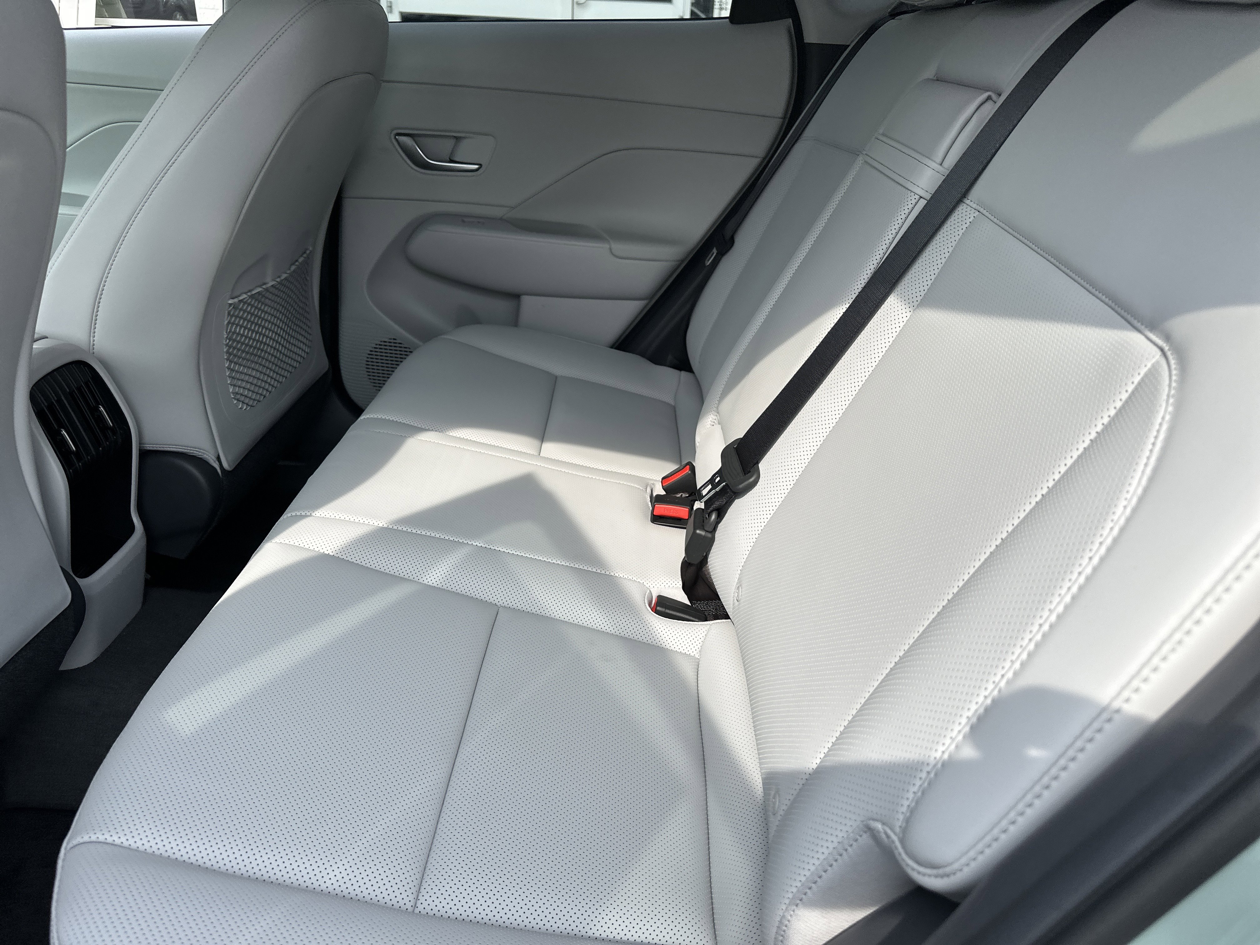 Used 2025 Hyundai Kona Limited image 12