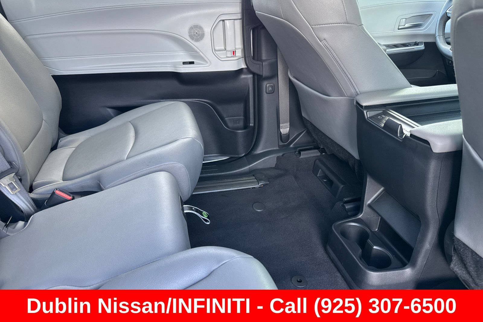 Used 2025 Toyota Sienna XLE FWD image 20