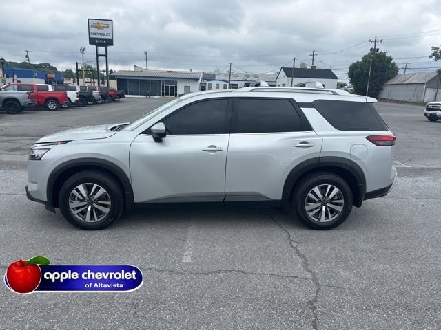 Used 2023 Nissan Pathfinder SL AWD/4WD image 3