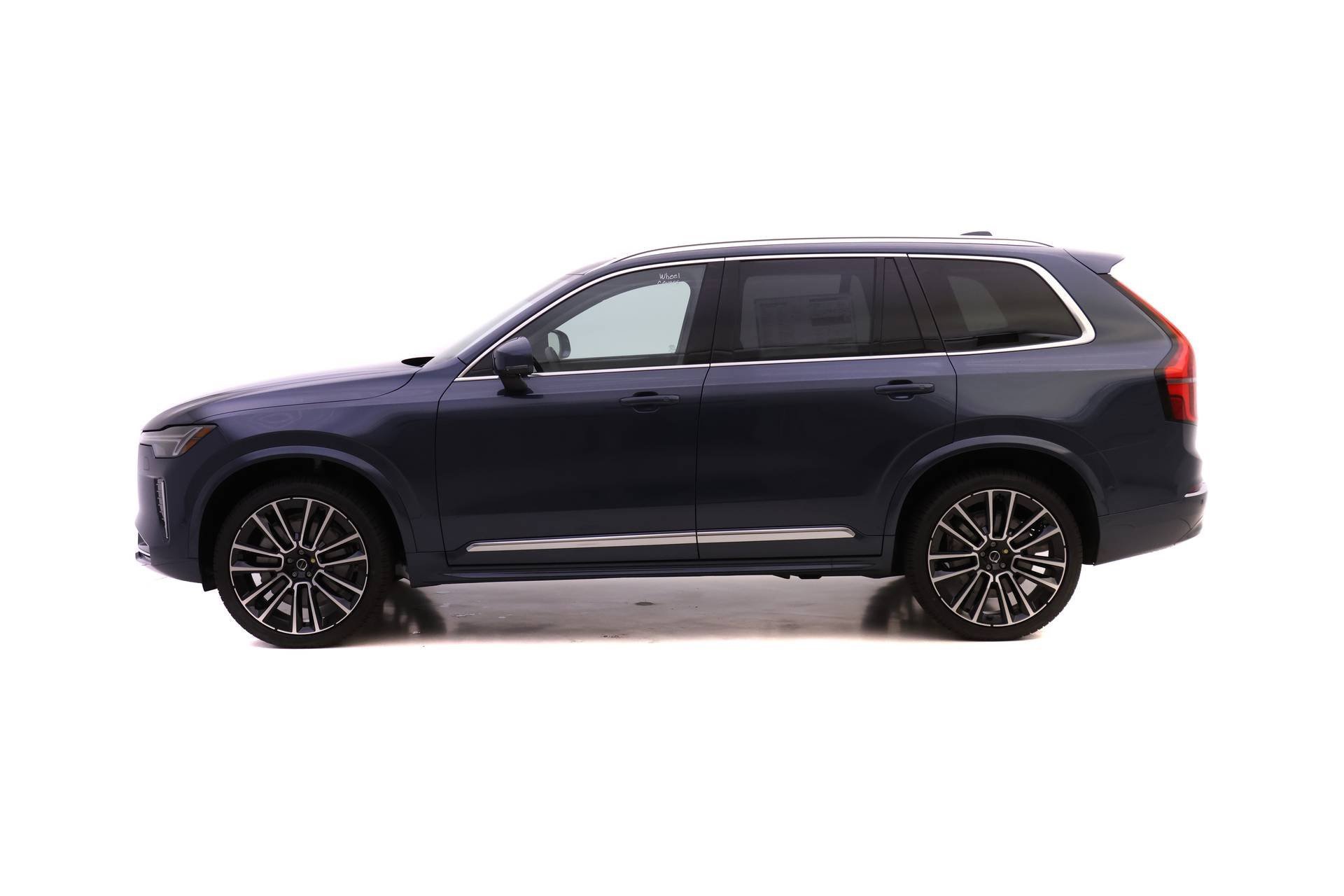 New 2026 Volvo XC90 B6 Plus w/ Protection Package Premier image 3