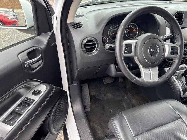 Used 2017 Jeep Compass High Altitude AWD/4WD image 9