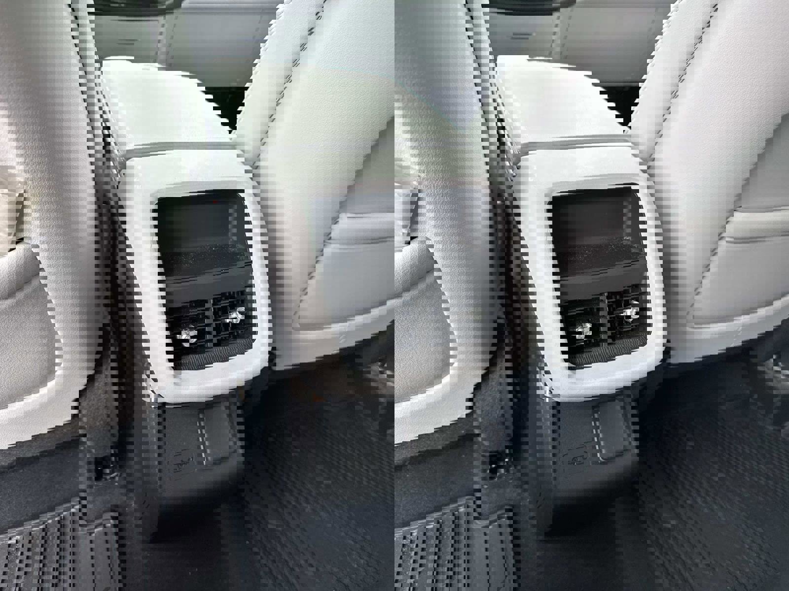 New 2025 Cadillac Lyriq Sport image 15