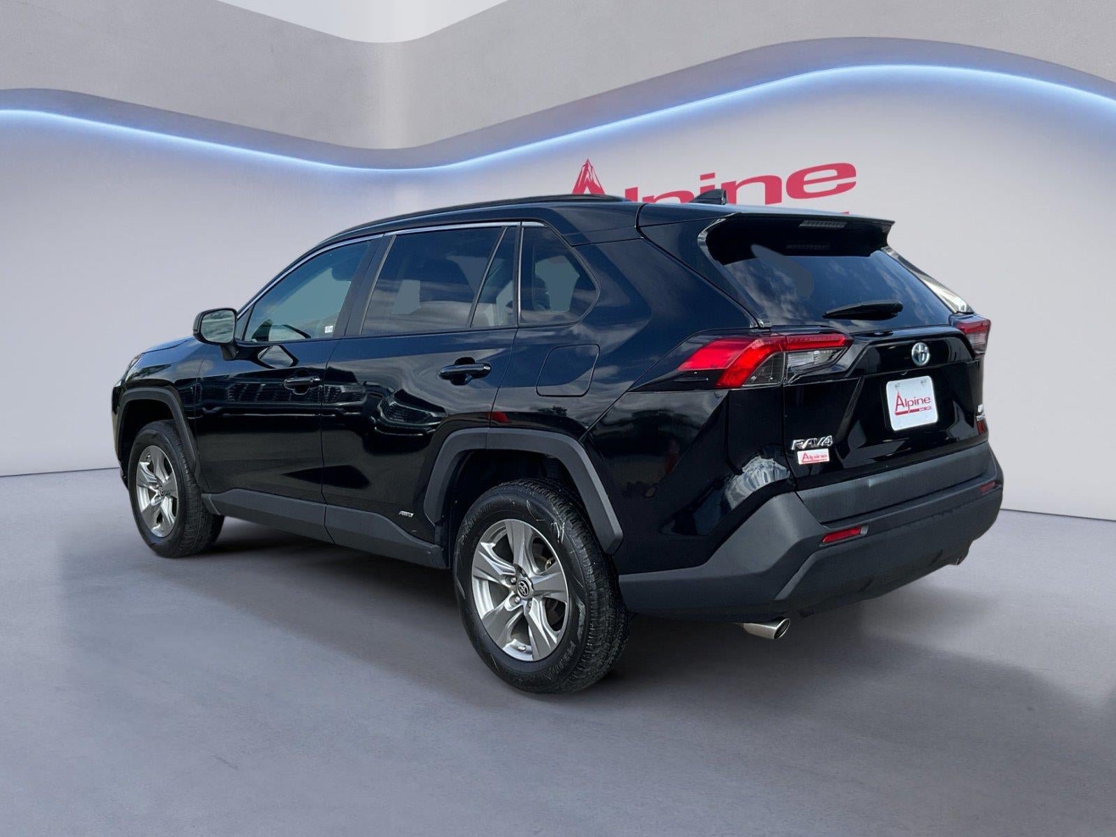 Used 2024 Toyota RAV4 LE AWD/4WD image 3